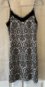 Linea Donatella kurzes Nachthemd Negligee Damen schwarz weiß Paisley Strick M - Bild 1 von 6
