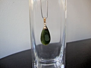 VINTAGE SMALL GREEN JADE FU DAO LE ! GOOD LUCK! TEARDROP GOLD FILLED PENDANT - Picture 1 of 8