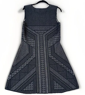 NUEVO Mini Vestido Vertigo Grande Tejido Sin Mangas Cuello Redondo Negro/taupe ¡Original $328! Foto 1 de 4