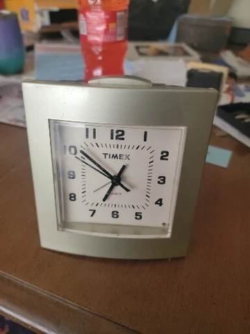 Vintage Timex Easy Reader Bedside Quartz Battery Powered Alarm Clock Works Great Cover