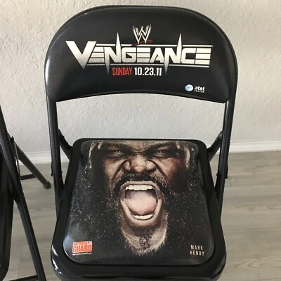 Cadeira dobrável WWE Vengeance 2011 Ringside Mark Henry preta - Imagem 1 de 4