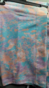 Girls Youth Under Armour Fitted Bike Shorts NEW Multi Tye Dye Size XL - Picture 1 of 1
