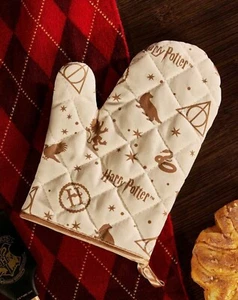 Harry Potter Fan ⚡ 2er Set Ofenhandschuh Und Topflappen Hogwarts Beige Gold NEU  - Bild 1 von 10