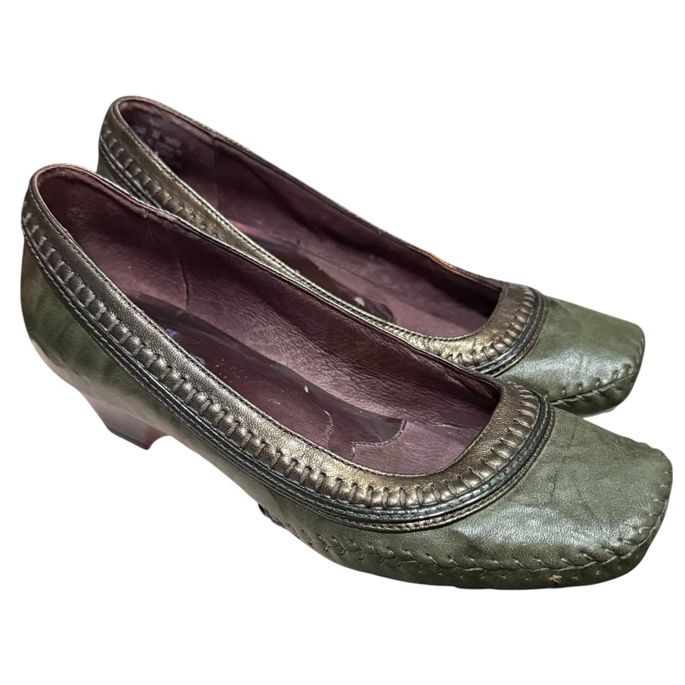 Zapatos de salón Indigo By Clarks para mujer de cuero oliva RAUS talla 7 M cómodos tacón bajo Foto 1 de 4