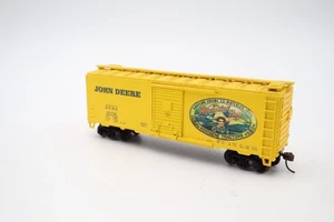 John Deere Waterloo Boy HO Scale Boxcar D.E.R.X 20736 Tractor Advertising Train - Picture 1 of 4