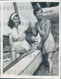 1947 Husband & Wife Mr & Mrs Ray Wood Sail Miami For Amazon River Press Photo - Picture 1 of 2