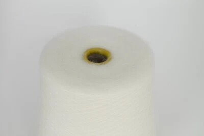 Hilo de seda mohair para niños en cono - 70/30 % mohair/seda para niños, por 100 g Foto 1 de 4