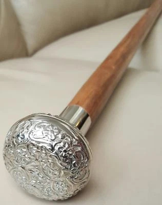 Bastón de madera marrón mango plateado hermoso de latón estilo clásico  Foto 1 de 3