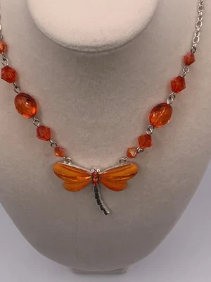 Collar Mosca Dragón Naranja Foto 1 de 2