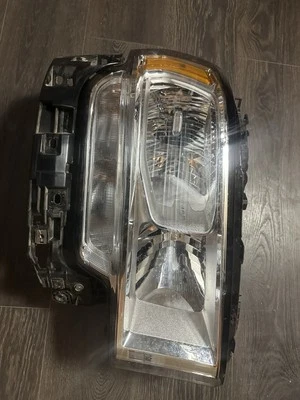 Factory Take Off Mopar Halogen Headlight Set 2019-2024 Ram 2500/3500 - Image 1 of 4