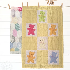 Edredón de cuna vintage hecho a mano con apliques de retazos de oso de peluche unisex para bebé - Imagen 1 de 7