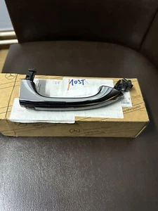 A1647600470 New genuine Door Handle front and rear right Keyless Mercedes ML,GL - Picture 1 of 4