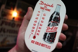 RARO 1950 BEBIDA D-LITE SODA POP METAL ESTAMPADO TERMÓMETRO SIGNO COQUE SODA BOTELLA - Imagen 1 de 13