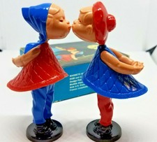kissing dolls magnetic