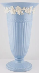 Beautiful Large Wedgwood Embossed Queens Ware USA Patent 8½" Inches - Picture 1 of 3