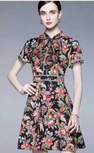 Vestido Dalia Macphee Negro Pájaro Estampado Floral Cuello Atado Volantes Encaje Talla M - Imagen 1 de 24