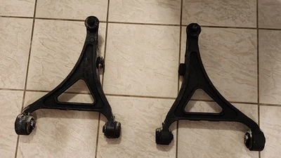 OEM MOPAR 2012-2023 CHRYSLER 300 AWD BRAZO DE CONTROL INFERIOR DELANTERO DERECHO E IZQUIERDO Foto 1 de 4