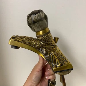 Grifo de baño Delta de latón ornamentado vintage • Pesado • Manija única • 6" de ancho - Imagen 1 de 14
