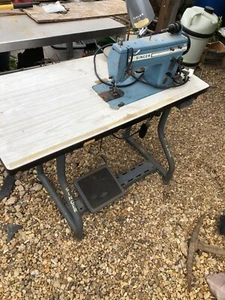 SINGER INDUSTRIAL SEWING MACHINE ON STAND CHEAP UPHOSTERTY DRESS MAKER ETC - Picture 1 of 6