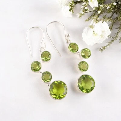 Pendientes colgantes artesanales de plata de ley 925 con piedras preciosas de peridoto natural Foto 1 de 4