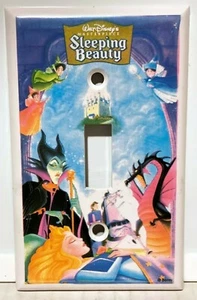 Cubierta de interruptor de luz de la Bella Durmiente Obra Maestra de Walt Disney 2,75"x4,5" de plástico - Imagen 1 de 3