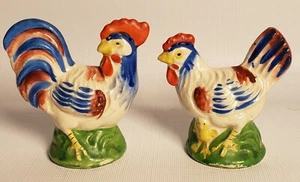 Vintage Rooster Salt and Pepper w. Chick Handpainted 1950s  3" Tall Mr. Mrs. A40 - Imagen 1 de 6
