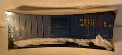 ROUNDHOUSE HO SCALE UNBUILT MODEL TRAIN KIT #3253 50’ FMC SLIDING DOOR BOX CAR - Image 1 of 4