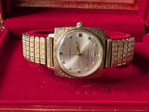 ELEGANT 10K RGP FLORINTINE BEZELED WITTNAUER VNTG AUTO DATE WATCH w/BOX~RUNNING - Picture 1 of 17