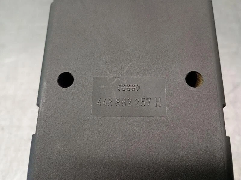 443862257H centralina chiusura per AUDI 100 C3 SEDAN (443 444) 2.2 1982 5376973 - Immagine 1 di 4