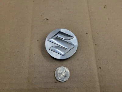 Cubierta antipolvo para llantas Suzuki OEM cromada 2 1/8" 2,125" 54 mm PC + ABS Foto 1 de 3