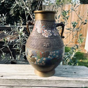 "Florero vintage de urna lengua dragón con diseños de flores Champleve de latón bronce de 12""" - Imagen 1 de 8