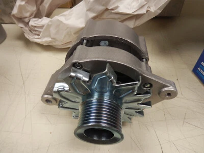 Alternador OEM MAHLE MG274 para minicargadora Case Foto 1 de 4