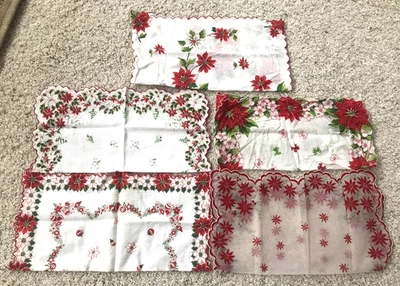 LOTE DE 5 LENÇOS DE NATAL VINTAGE COM BORDAS RECORTADAS POINSÉTIAS - Imagem 1 de 4