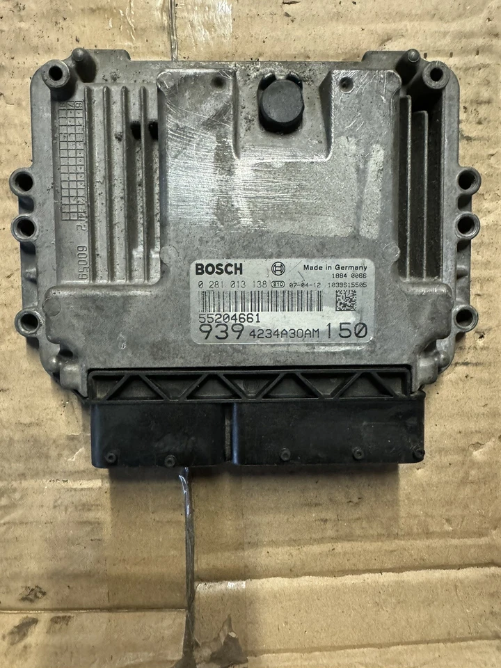 Centralina motore 0281013138 Alfa Romeo 159 1.9 Jtd 2005-2011 - Immagine 1 di 2