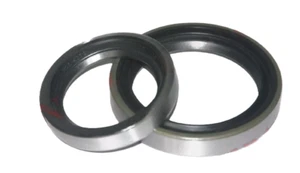 Massey Ferguson 35 135 148 240 Tractor Rear Axle Inner Outer Oil Seal - Picture 1 of 4