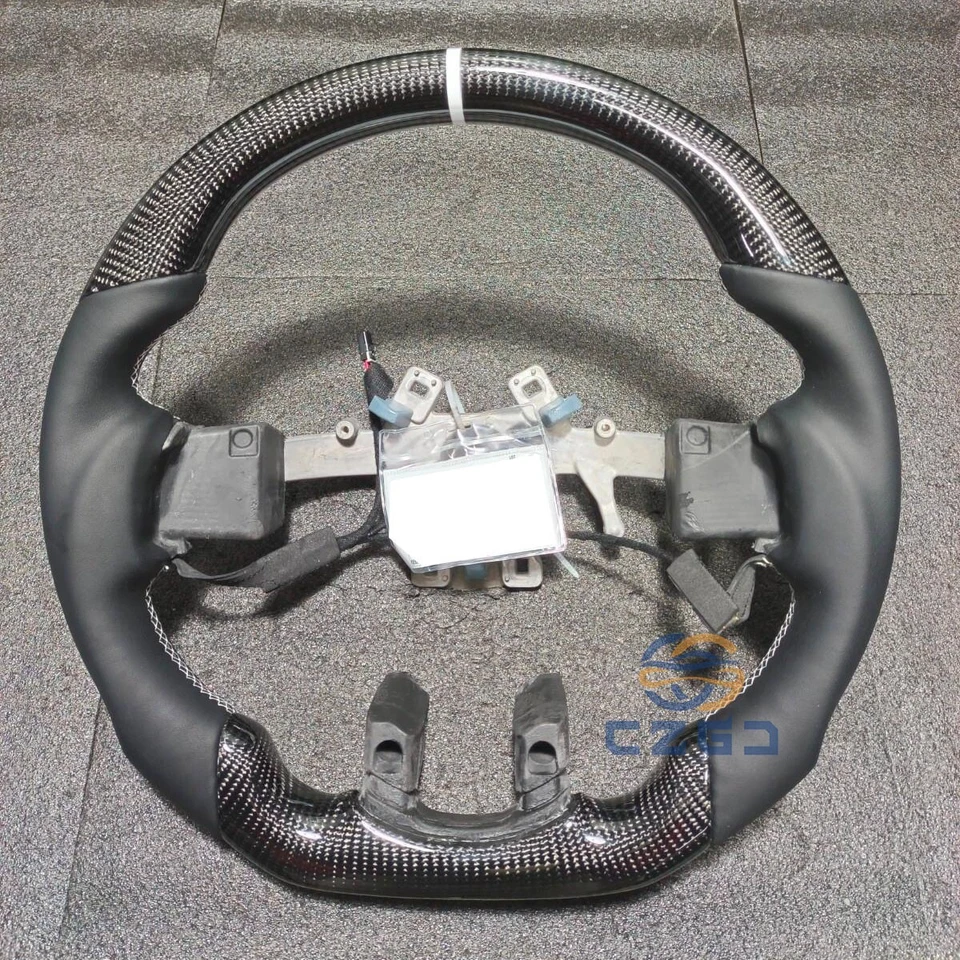 Volante de fibra de carbono personalizado con cargador clásico Ram con ajuste térmico R/T 12+ Foto 1 de 2