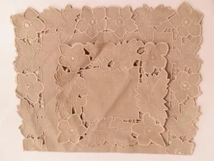 3er Set Beige Leinen Cut-Out Bestickt Blumen & Blätter Vintage Matten - Bild 1 von 1