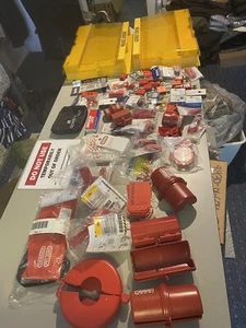 Großes Lot Elektrisches Lockout-Tagout-Kit Mit Sicherheitsschlössern Schlüsseln - Bild 1 von 17