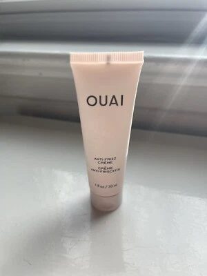 Crema Anti-Frizz Ouai Tamaño Viaje Sellado 1 fl. oz./30 ml. Crema antifrisottis Foto 1 de 3