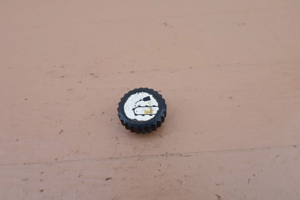 Tapa de aceite para motosierra John Deere 50V OEM Foto 1 de 4