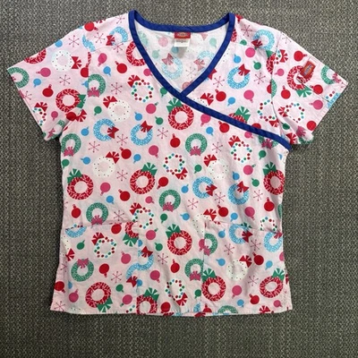 Dickies Christmas RN Scrub Top Womens Small Pink Wreath Festive Holidays Nurse - Image 1 of 4