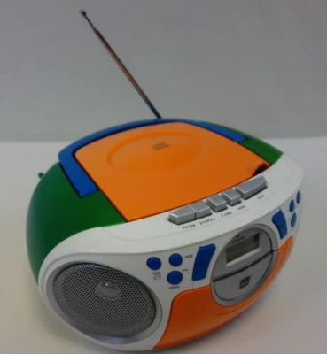 Dual P70 UKW Radio mit CD-Wiedergabe  (Kassetten Player Defekt) Kassetenradio - Bild 1 von 4