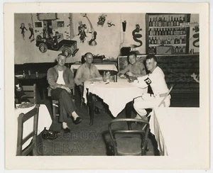 Vintage WW2 1947 China Photograph Tsingtao NCO Staff Mess Hall Club Sharp Photo - Bild 1 von 2