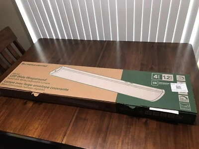 Lithonia Lighting 4 pies LED ancho envolvente conmutable blanco/lúmenes ajustables Foto 1 de 4