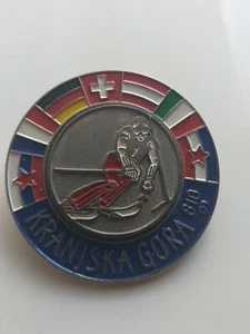 Insignia vintage Yugoslavia Eslovenia, Kranjska Gora 810 m bolsa de plata con banderas - Imagen 1 de 2