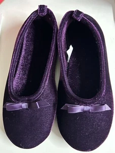 2009 Isotoner Holiday Slippers Plumb Velvet Feel A90037FAL Sz 6.5 - 7.5 NEW - Picture 1 of 5