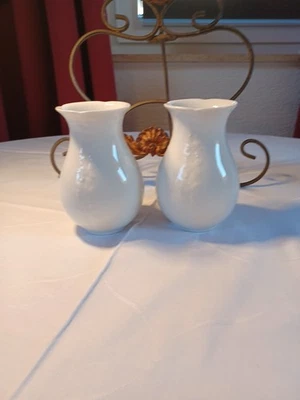 Kaiser Porzellan 2 Vasen 12cm Hoch 9cm Breit Glänzend Weiß Blumendekor Dekorativ - Bild 1 von 4