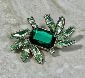 Vintage 50er/60er Jahre hellgrün besetzte rechteckige Kristall Brosche/Anstecknadel - Bild 1 von 8