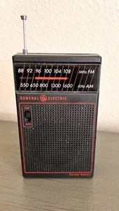 Vintage General Electric GE Handheld FM/AM Radio Model 7-2582G AM/FM - Video - Picture 1 of 8