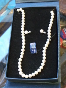 LOTTO di autentiche perle d'acqua dolce set collana e orecchini argento sterling - Foto 1 di 3